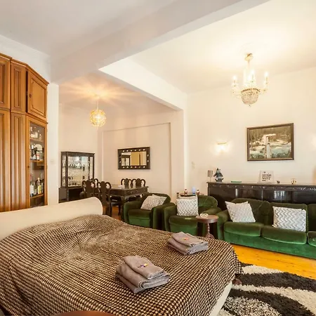 Amazing Super 120sq/m 2 Bedrooms *